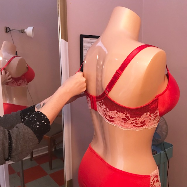 How To Adjust Your Bra - Broad Lingerie